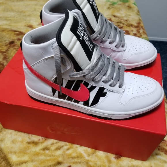 Nike dunk lux (undefeated) main image 9
